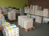 De 1200 dozen verdeeld in stapels voor onze leden